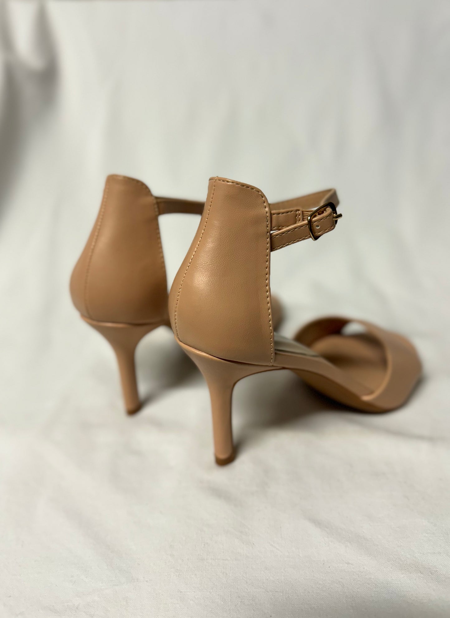 Sandalo Beige Con Laccio Caviglia