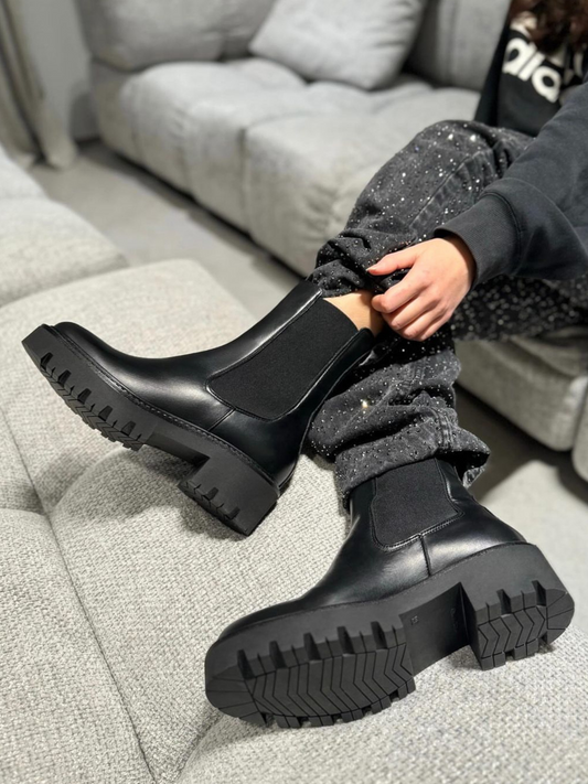 Stivaletto in Vera Pelle con Fondo in Gomma