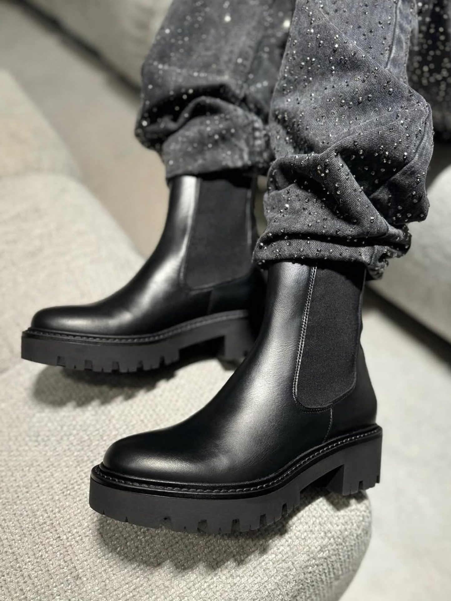 Stivaletto in Vera Pelle con Fondo in Gomma